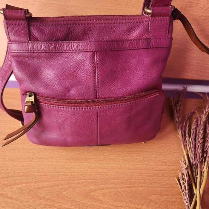 prelove Tas Wanita fosil Kulit Asli Warna Ungu dengan Desain Elegan dan Fungsional untuk Gaya Harian