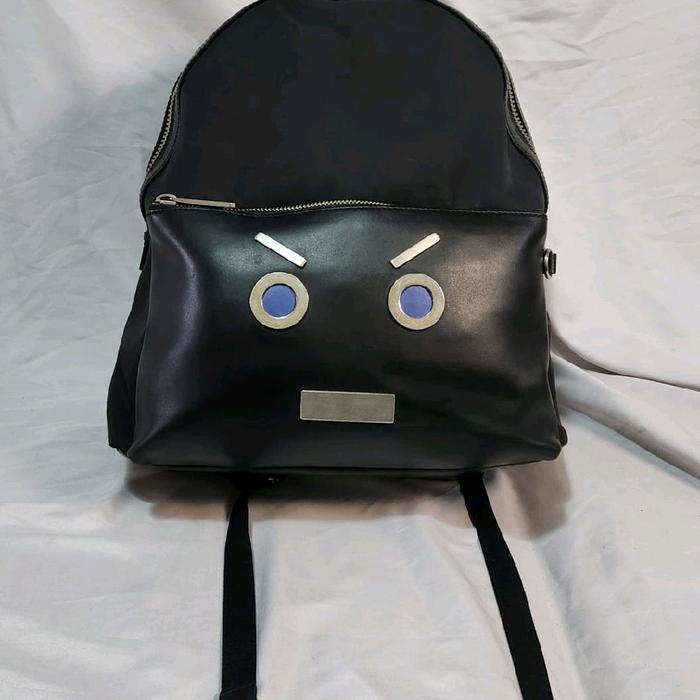 FENDI Tas Ransel Hitam dengan Desain Wajah Unik dan Mata Biru untuk Gaya Anda Backpack