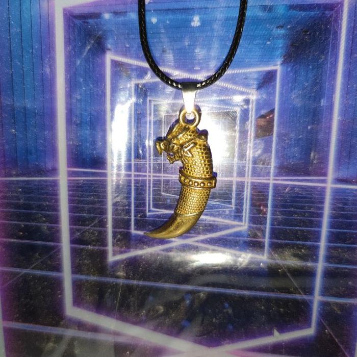 Kalung Model Tali Liontin Celurit dan Taring Naga untuk Pria dan Wanita Terbaru Couple Hadiah Akseso