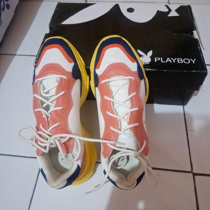 sepatu sneakers merk play boy
