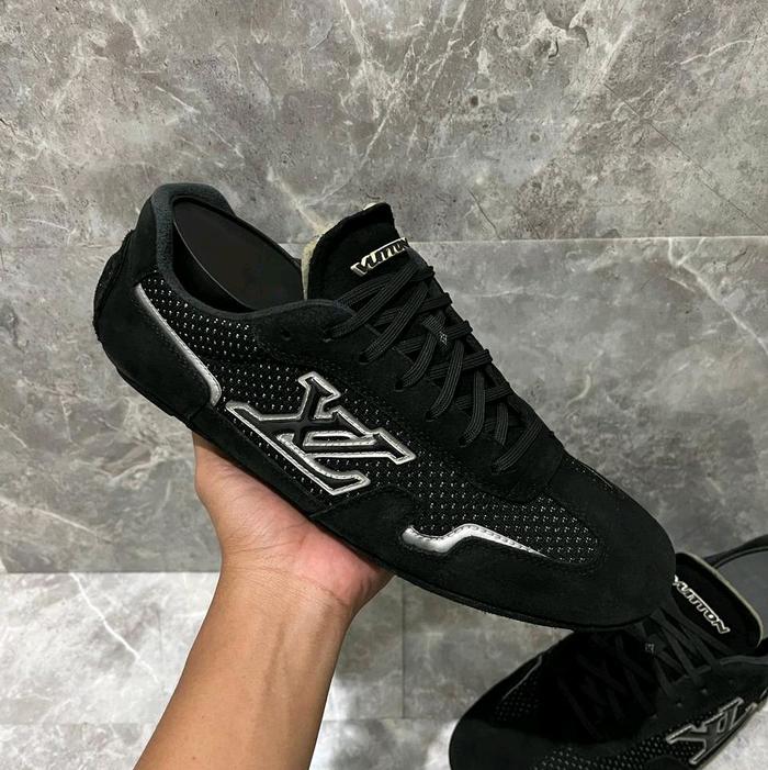 Sepatu Louis Vuitton Original Sneakers Casual Bekas Second Preloved Authentic LV