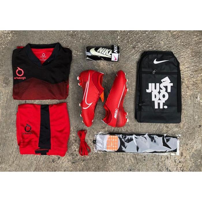 Ada (Paket komplit) sepatu bola Nike mercurial cr7 merah boots laceless