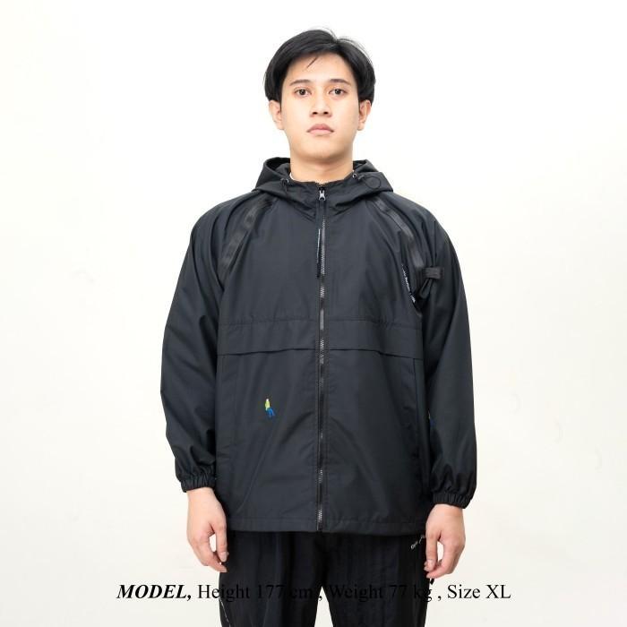 UNKL347 Jaket Pria Windbreaker Warna Hitam Sablon SKIX