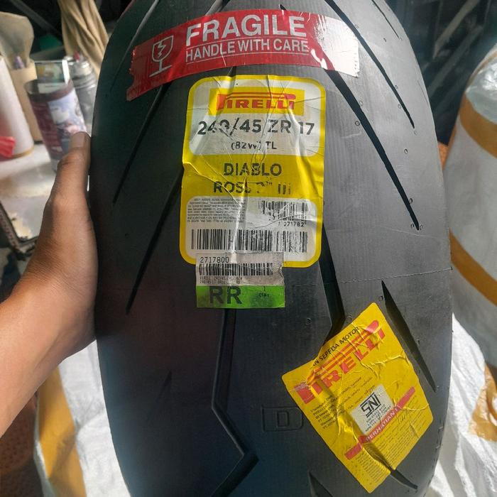 Pirelli diablo rosso3..240/45-17....