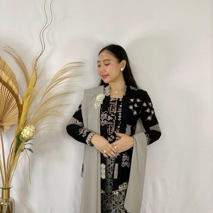 Kebaya Putri Ainur - Putri Batik