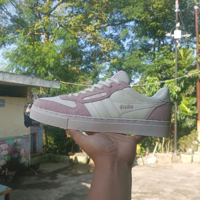 sepatu Gola size 42. warna putih kombinasi ungu.  nyaman buat sehari-hari