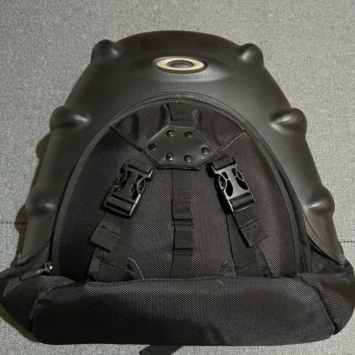 Oakley atomic bomb hardshell vintage original backpack second pre loved terawat