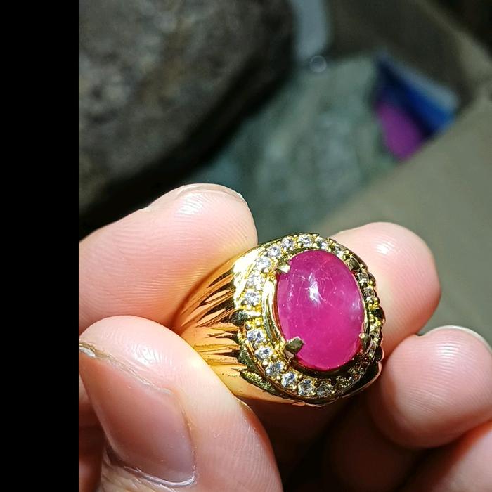 Batu Permata Ruby Afrika Elegan