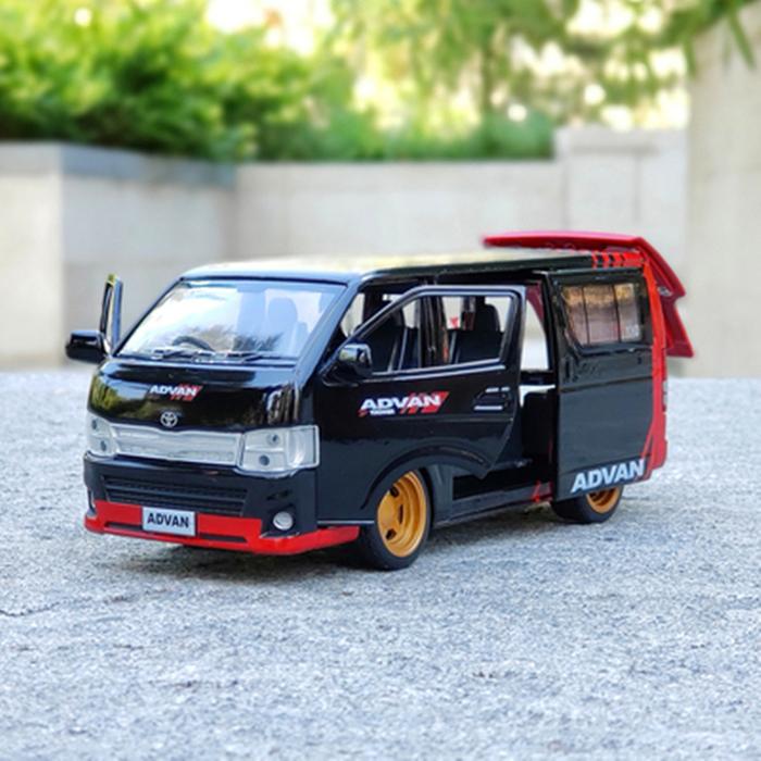 1:32 TOYOTA HIACE MPV Alloy Car Model Diecast Simulation Metal Toy
