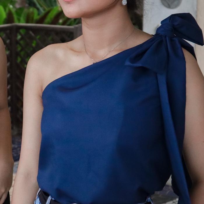 Her Name is Sophia Atasan Top