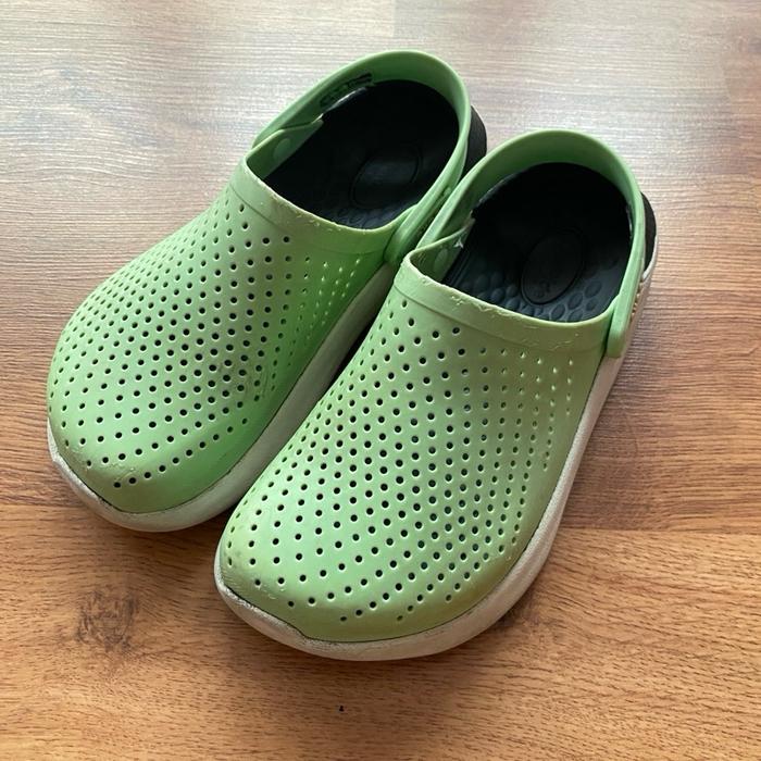 PRELOVED SANDAL CROCS JUNIOR ORI LITERIDE HIJAU M4W6 SZ.37