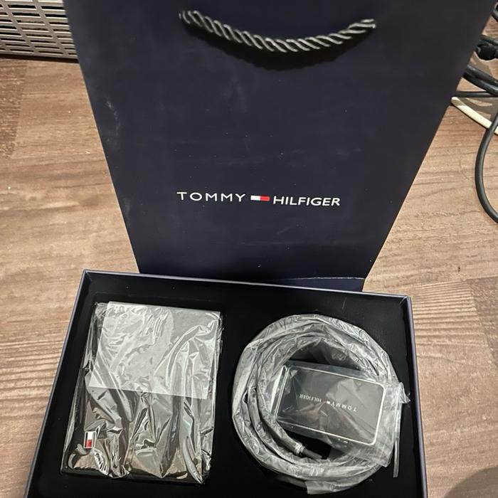 Tommy hilfiger set ( gesper + dompet)