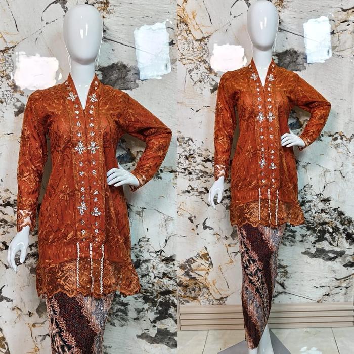 KEBAYA BROKAT TILE ROSALIA JUMBO