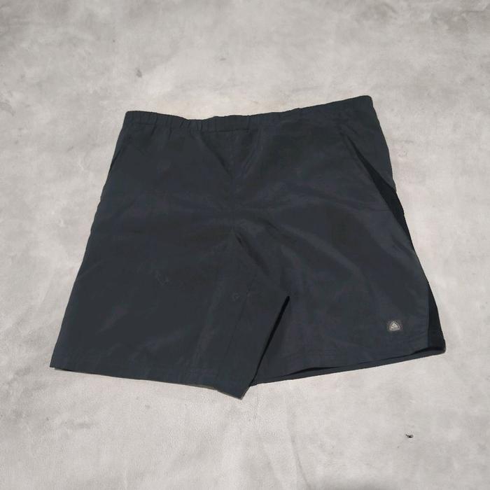 Celana pendek pria Nike acg abu bekas