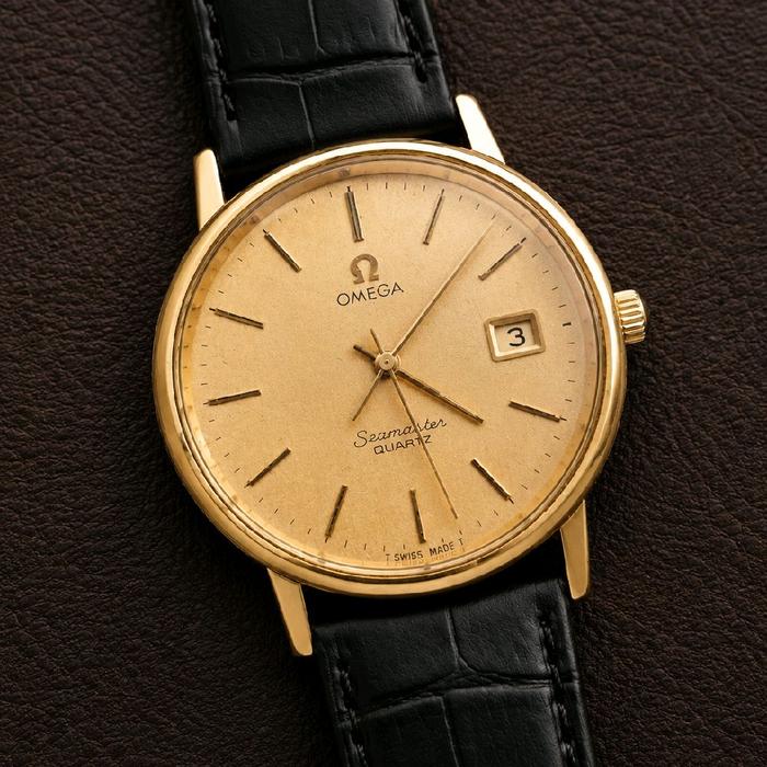 Omega Seamaster Quartz Jam Tangan Pria dengan Tali Kulit Hitam dan Dial Emas