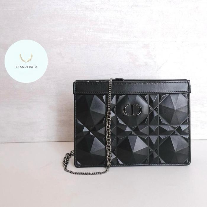 DIOR CARO POCHETTE / POUCH / CLUTCH ON CHAIN MACROCANNAGE DIAMOND LEATHER IN BLACK RHW