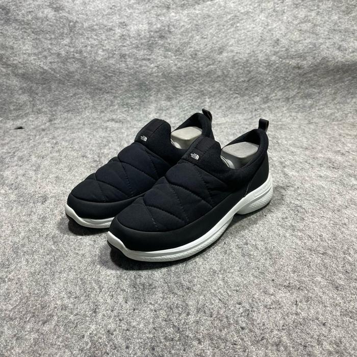 Detail Produk:  Follow @tokouwam   Merek: TnF Model: SLIP ON Asal: CHINA  Size :  5 SETARA 39 NSOLE 