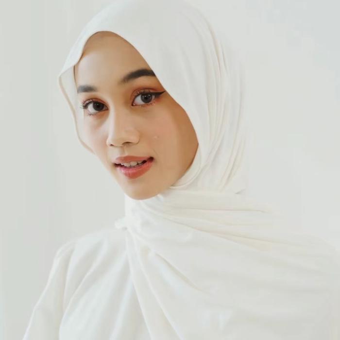 Pashmina Kaos Airflow - Syal Panjang Wanita Muslim Hitam Instan - Crinkle, Jilbab, Kerudung, Dewasa