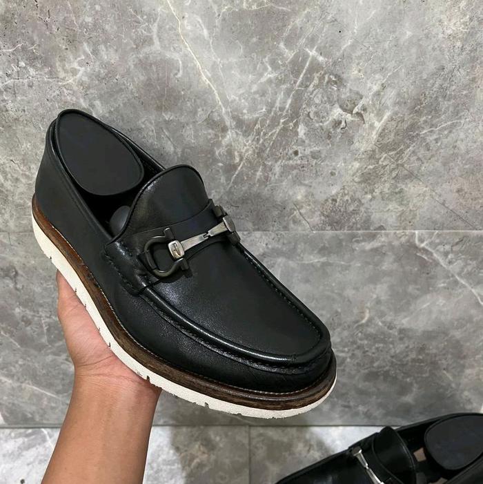 Sepatu Salvatore Ferragamo Size 39-40 Original Loafers Casual Bekas Second Preloved Authentic Hitam 