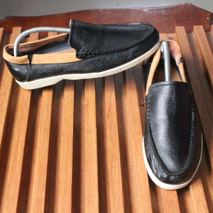 loafer slip on nyantai keren mewah"Saint Bvvis" upper kulit asli kilat.outsole kokoh. size 40 insole