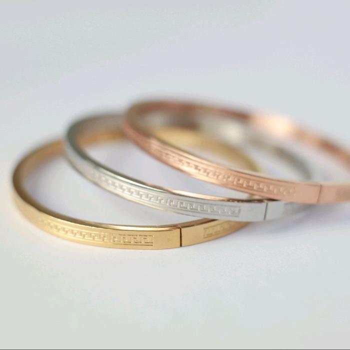 C000-611 Kulit BraceletsAksesoris HadiahGelangWanita Warna Emas Tahan Lama – Stainless Steel Premium