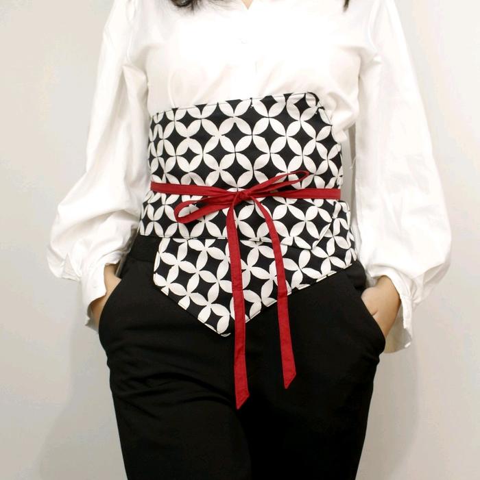 Obi batik motif batik kawung pita merah