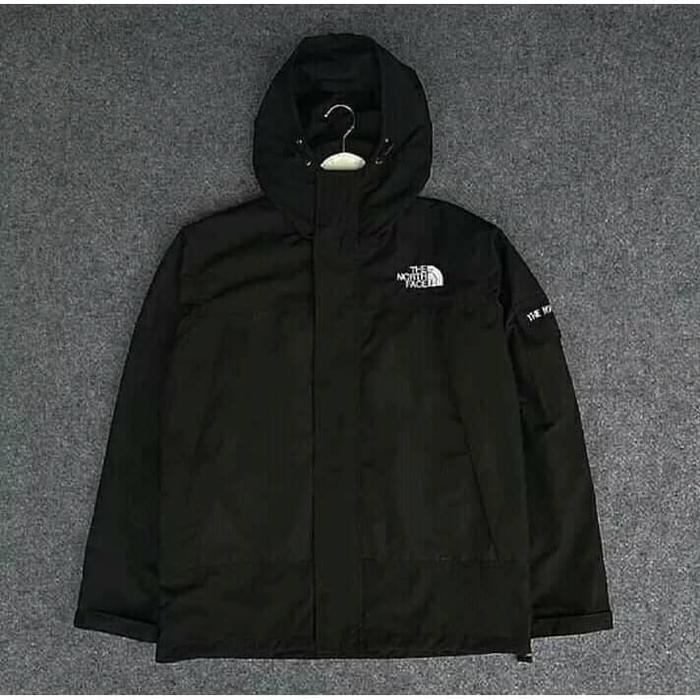 Jaket parasut The North Face - M