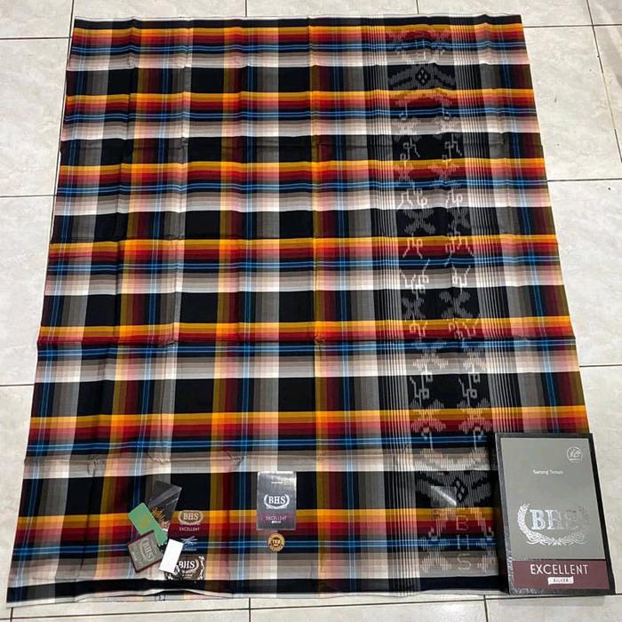 Sarung sutra BHS Hitam kotak kotak