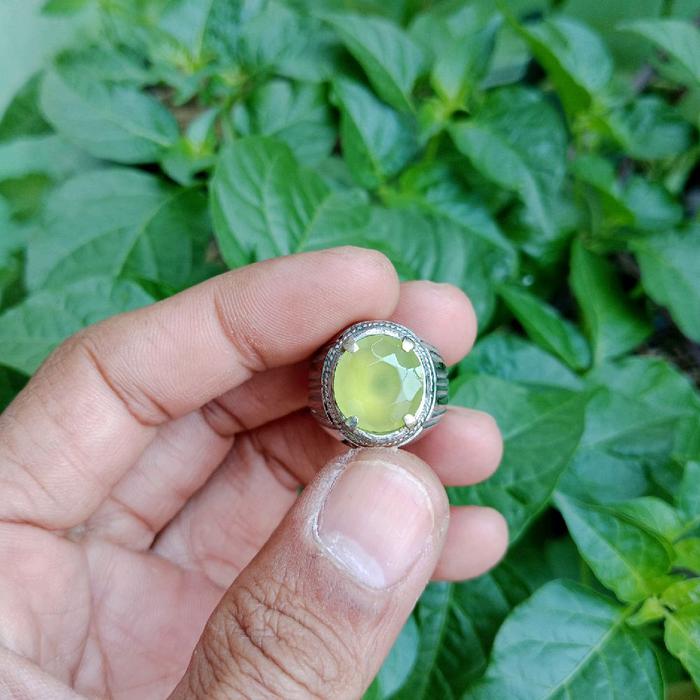 natural idocrase pucuk pisang