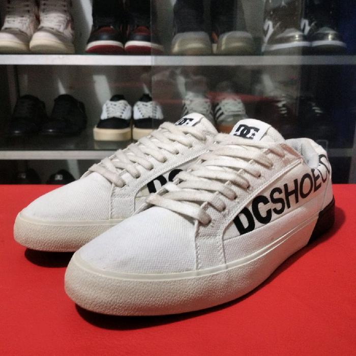SEPATU SECOND DC PUTIH PEMAKAIAN SIZE 41
