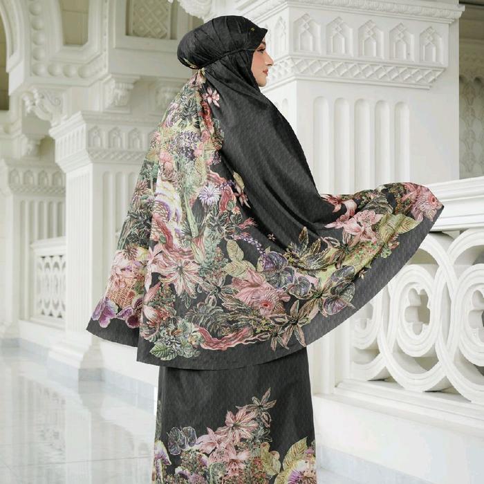 Forestis Capsule Prayer Robe
