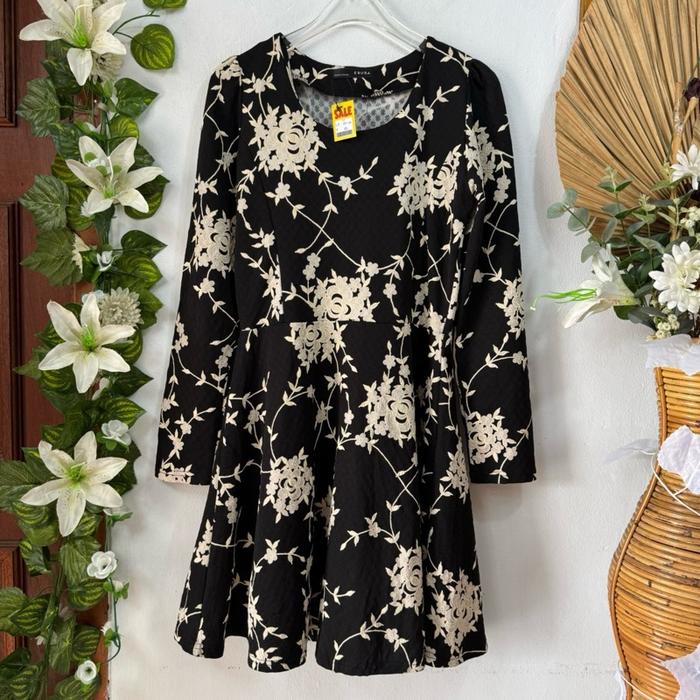 Mididress Black Ebuba Flower