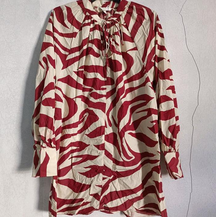 Dress Wanita Motif Zebra Merah Putih Model Longgar Cocok Untuk Santai Dan Casual