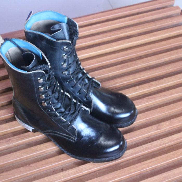 Sepatu safety Boot high  kulit brand  jepang "Midori" upper kulit  outsole kokoh. size 40 insole 250