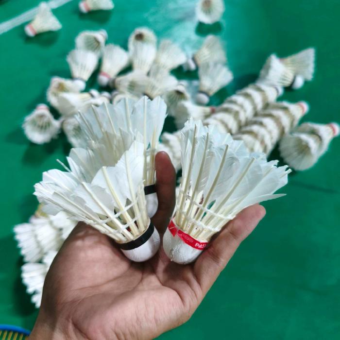 BOLA BEKAS - BOLA SHUTTLECOCK KOK BADMINTON BULUTANGKIS BEKAS UNTUK LATIHAN MURAH