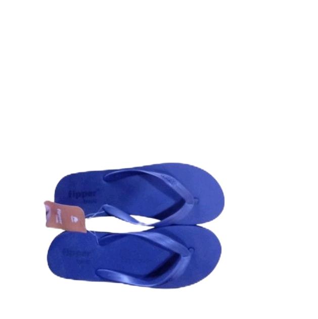 sendal pria warna biru impor merek fipper basic uk:10 uk:10 uk:9 uk:8 uk:9 stok:5 Rp:125.000