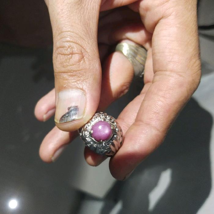 batu permata ruby daging atau ruby Madagaskar