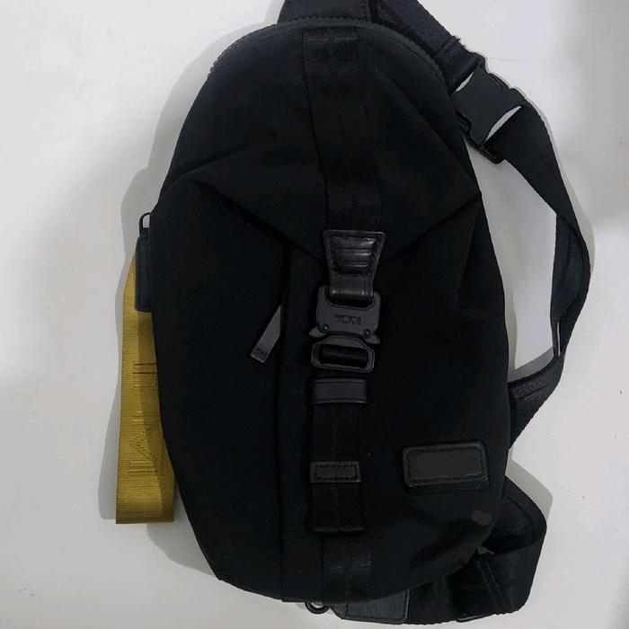 TUMI Tahoe Bozeman Sling Bag Black Yellow Original Registered Tracer Kondisi 90% Preloved Pribadi Sl