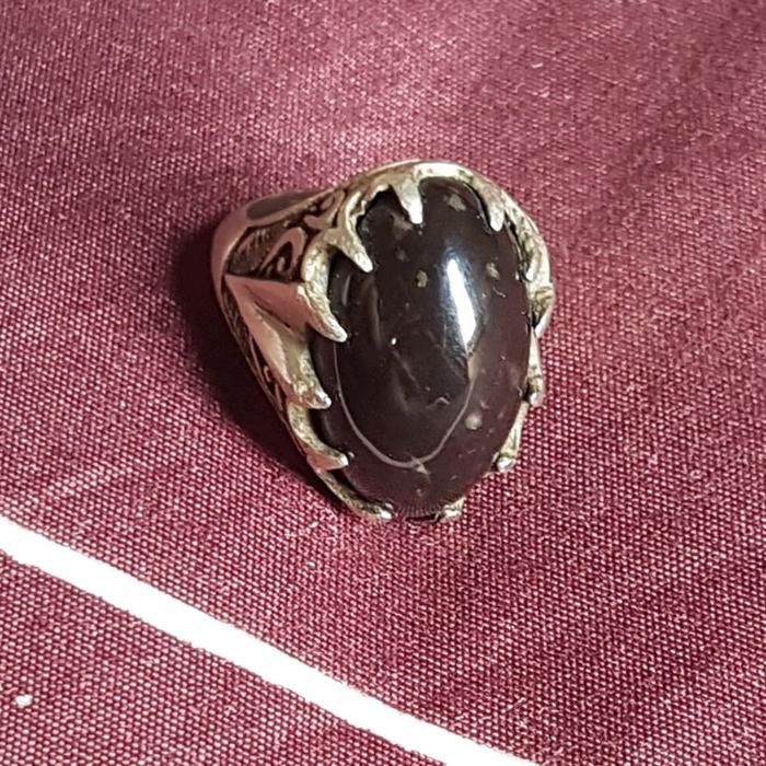 Batu akik lawas kecubung Wulung tembus merah.