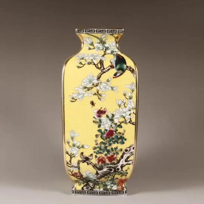Chinese Qing Dynasty Qianlong Enamel Square Ceramic Decoration Home