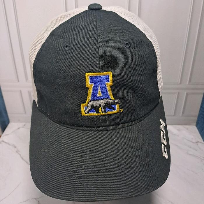 Topi Trucker Second Hitam Putih Logo A Beruang / Thrifting / Preloved CCM Bangladesh