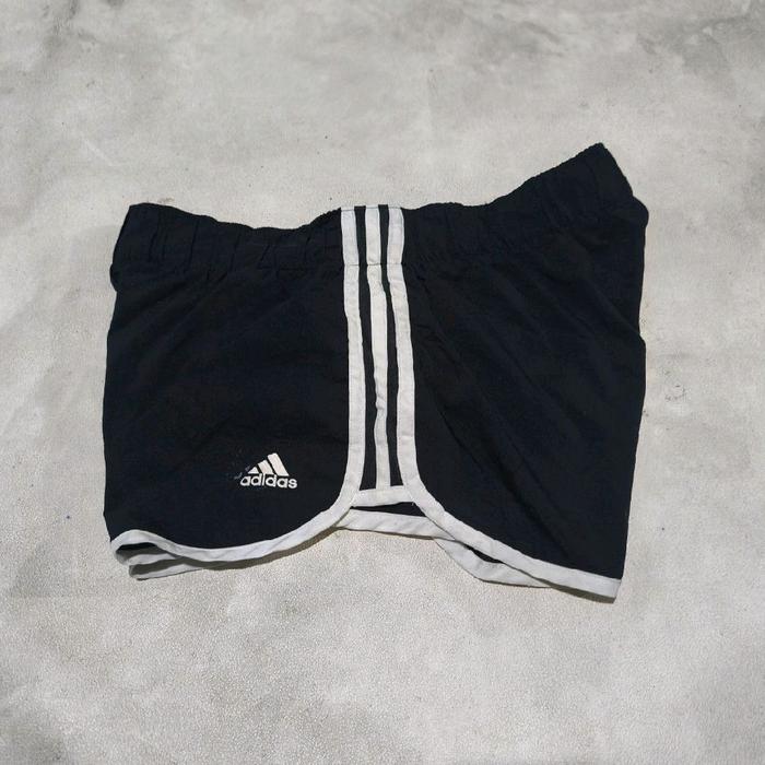 Celana pendek olahraga lari wanita adidas hitam list putih bekas