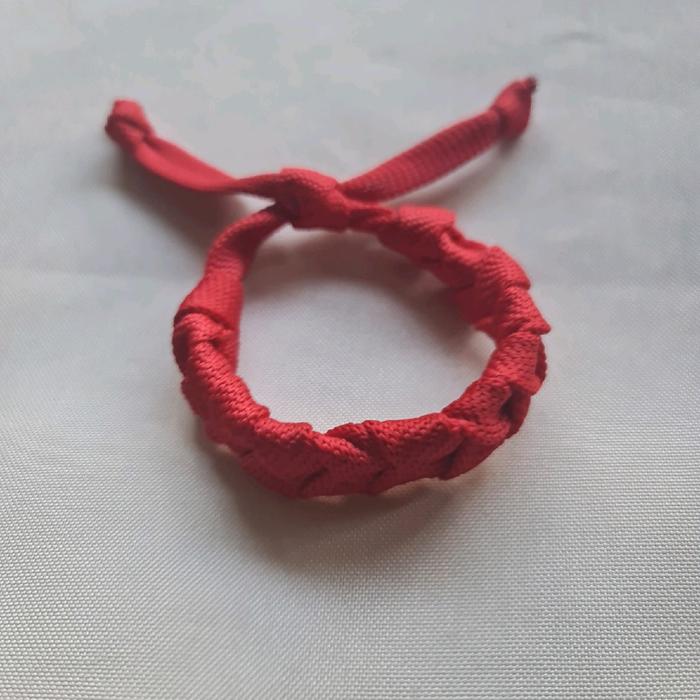 Gelang Tali Sepatu Ji Soo Heon Revenge of Others Merch