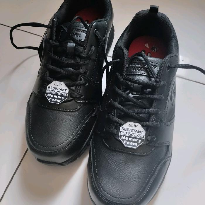 Sepatu Pria Skechers Memory Foam Wide Fit Slip Resistant (CoDan Jakarta Timur 500k)