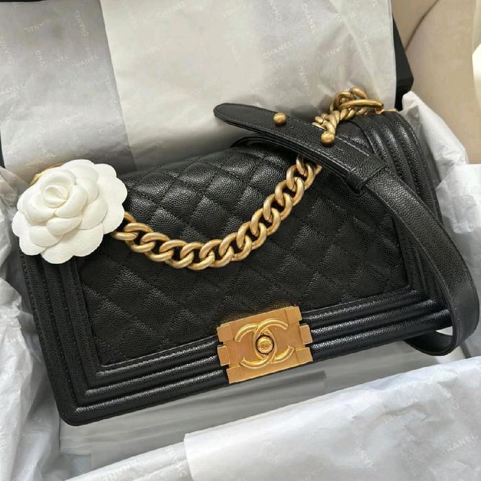 AUTHENTIC CHANEL BOY MEDIUM BLACK CAVIAR GHW PRELOVED