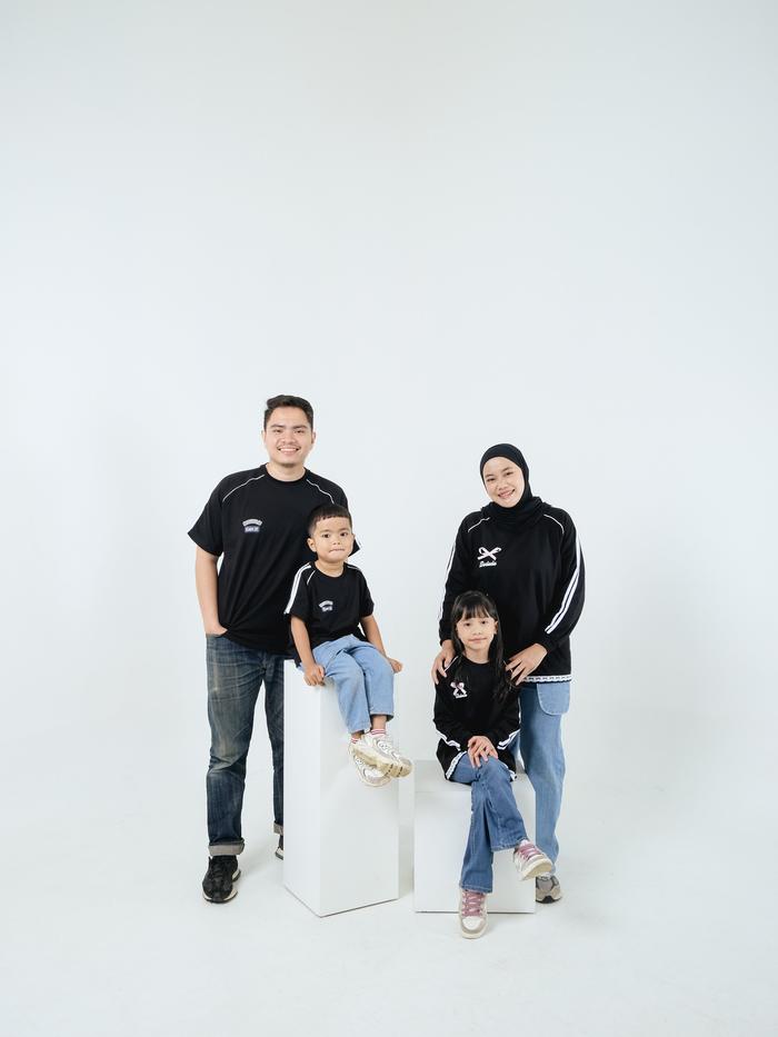 Badudu.id Baju Couple Keluarga - Kuro Jersey Family Set - Couple Jersey Keluarga