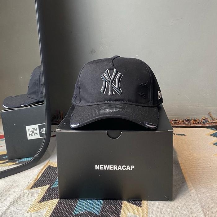 Topi New Era Baseball Caps NY Ripped Sobek 946AF Hitam List Putih Topi New Era New York Model Sobek
