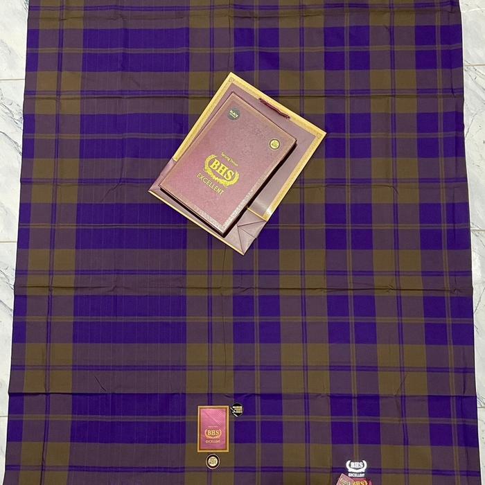 Sarung Bhs Exselen Kdt Grade Gold dengan Desain Kotak-kotak Ungu & hijau barang berkualitas