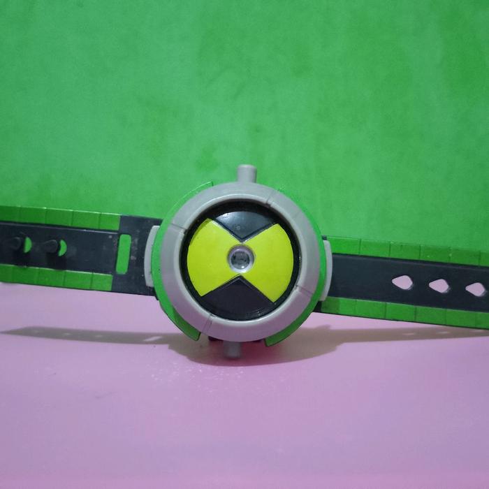 Jam Tangan BEN 10 ILLUMINATOR OMNITRIX WATCH PROJECTOR CN Bandai 2008 Murah Retro Vintage Rare Kolek