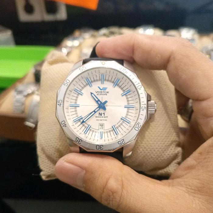 Vostok Europe N1 Jam Tangan Pria dengan Tampilan Elegan dan Desain Modern